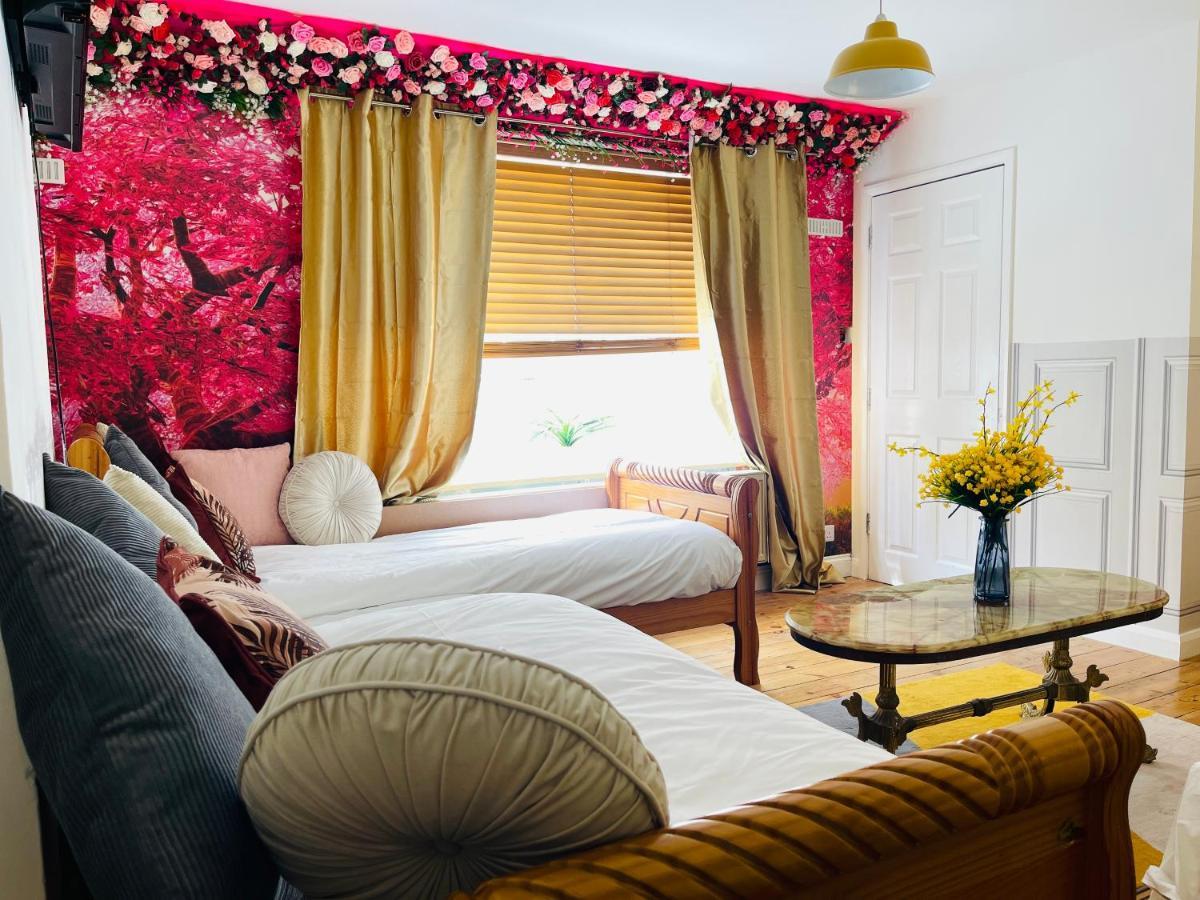 Beachfront Party House For Stags & Hens Holiday home Brighton